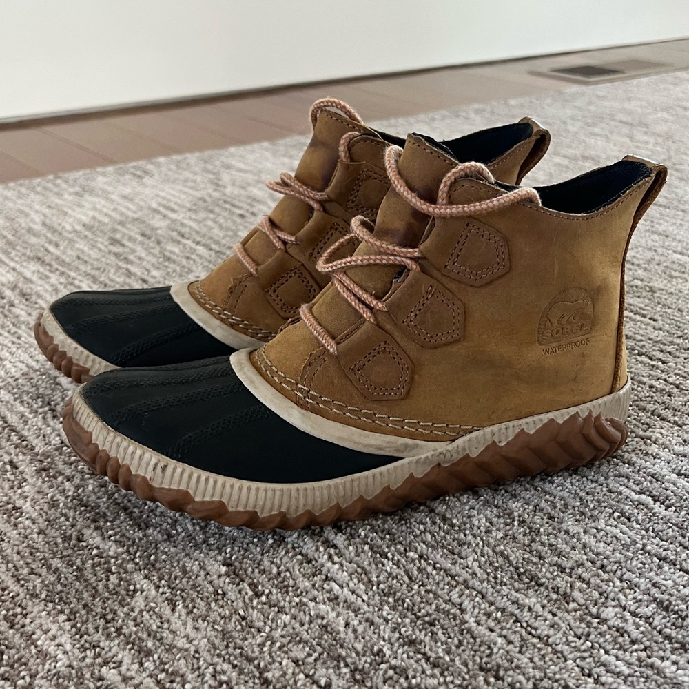 Sorel Out N About Waterproof Duck Boots Womens 7.5 Tan